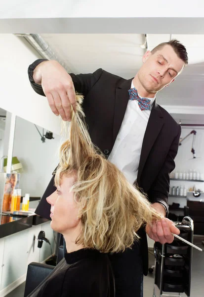 Hairdresser Cutting Woman Hair Royalty Free Stock Images