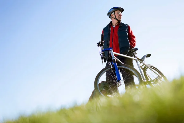 Senior Man Med Mountainbike — Stockfoto