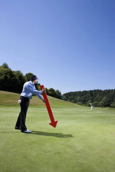 Africká Americká Caddy Ukázal Otvor Golfovém Hřišti — Stock fotografie