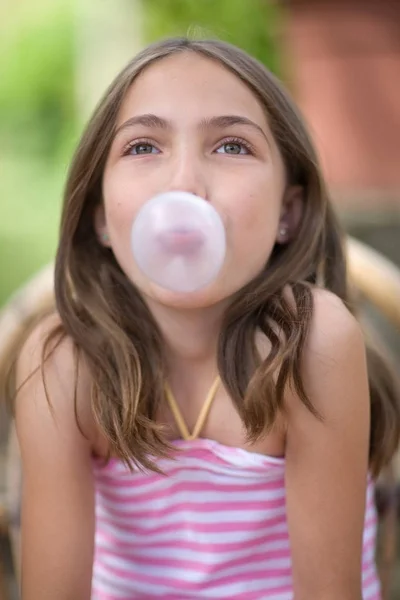 Ragazza Con Gomma Masticare — Foto Stock