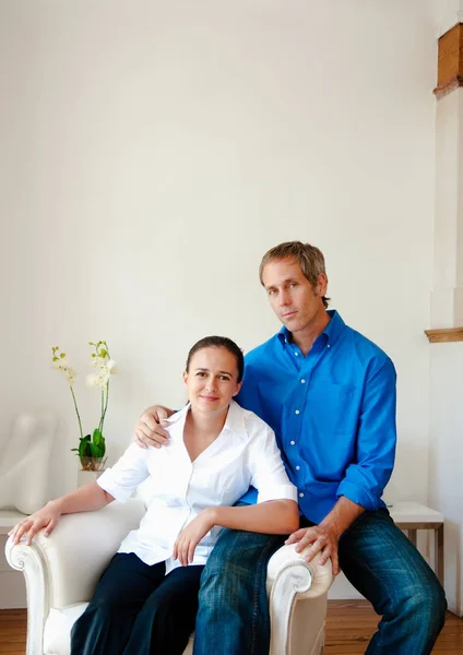 Satisfied Couple Home — Stock Photo, Image