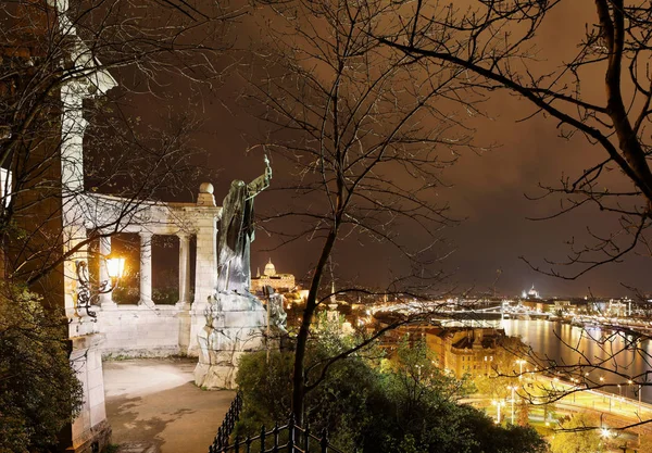 Budapeşte Macaristan Gellert Anıt Yan Görünüm — Stok fotoğraf