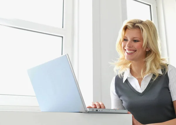 Mujeres Negocios Felices Trabajo — Foto de Stock