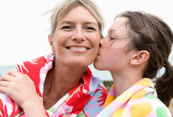 Granddaughter Kisses Grandmother Vacation — Stock Photo, Image