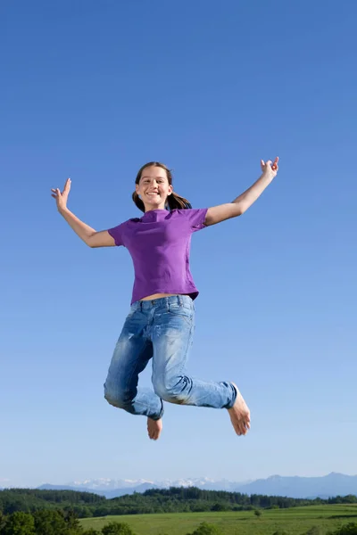 Chica Saltando Aire Feliz —  Fotos de Stock