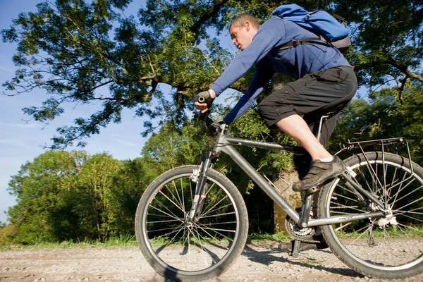 Sportos Jóképű Kaukázusi Férfi Mtb Kerékpáros — Stock Fotó