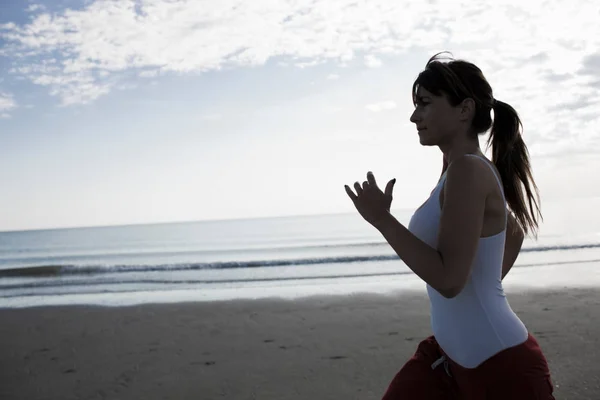 Beautiful Adult Caucasian Woman Jogging Beach — Stock Photo, Image