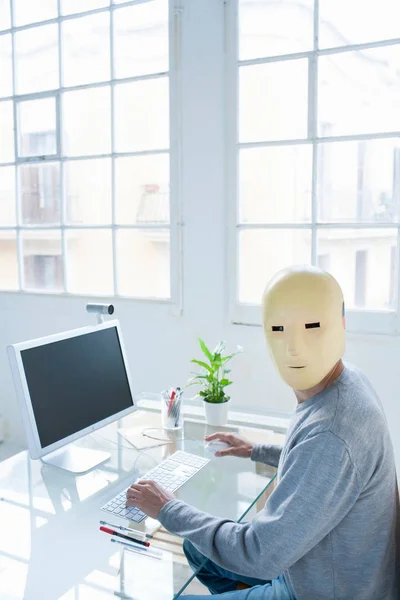 Hombre Caucásico Adulto Medio Prueba Choque Máscara Maniquí Una Oficina —  Fotos de Stock