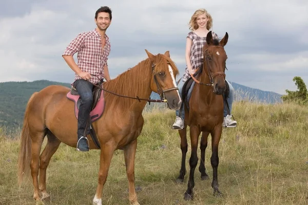 Couple Aimant Pendant Maison Équitation — Photo