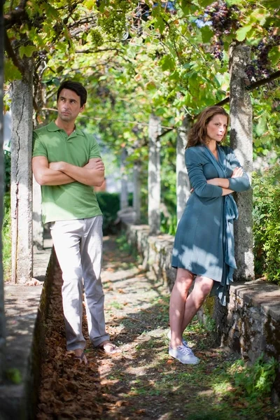 Casal Irritado Com Braços Cruzados — Fotografia de Stock