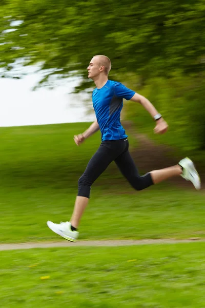 Mann Som Løper Naturen – stockfoto