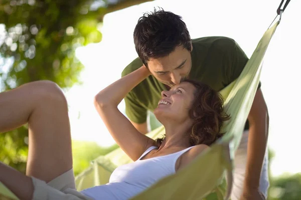 Pareja Divirtiéndose Sensación Verano — Foto de Stock