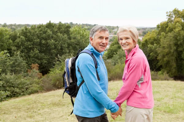 Senior Caucasian Couple Hiking Looking Back Park — Stock Photo, Image