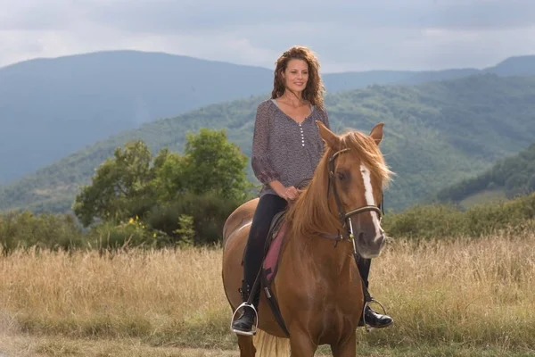 Mujer Caballo — Foto de Stock