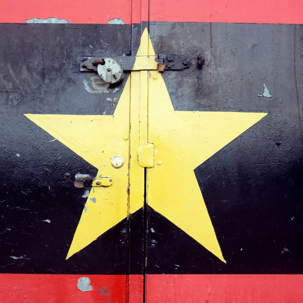 Kapıda Sarı Yıldız Şekli — Stok fotoğraf