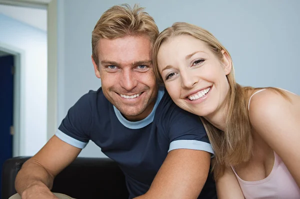 Retrato Jovem Casal — Fotografia de Stock