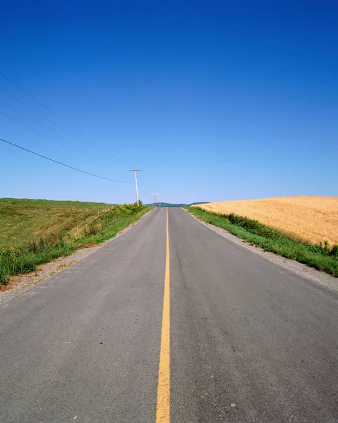 Verlassene Autobahn Und Himmel — Stockfoto