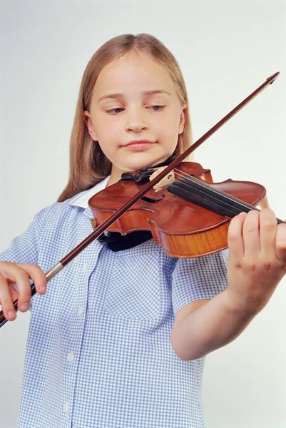 Schülerin Spielt Geige — Stockfoto