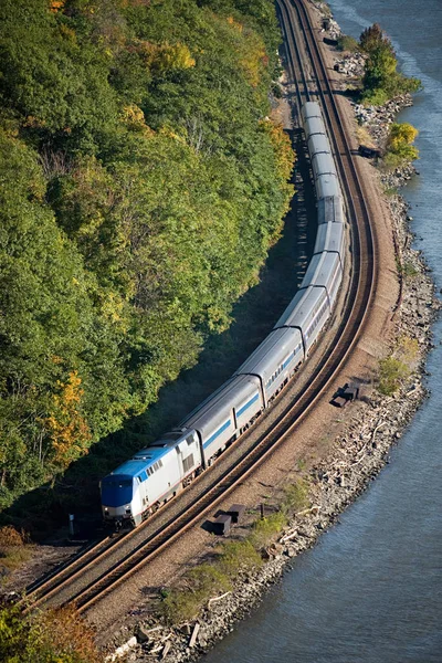 Dağlarda Tren — Stok fotoğraf