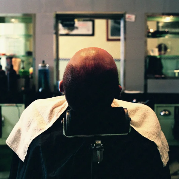 Man Hairdresser Barber Shop — Stock Photo, Image