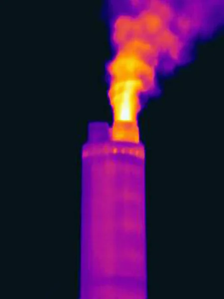 Schoorsteen Bij Elektriciteitscentrale Warmtebeeld — Stockfoto