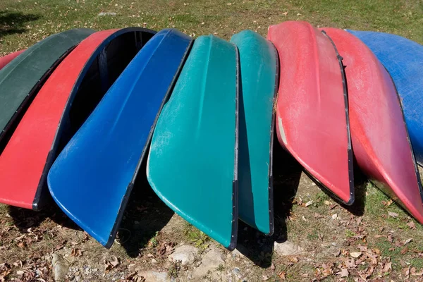 Canoes Upside Row — Stock Photo, Image