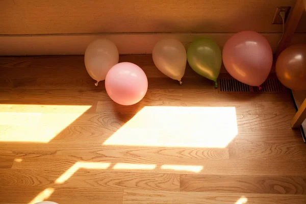 Balões Chão Madeira — Fotografia de Stock