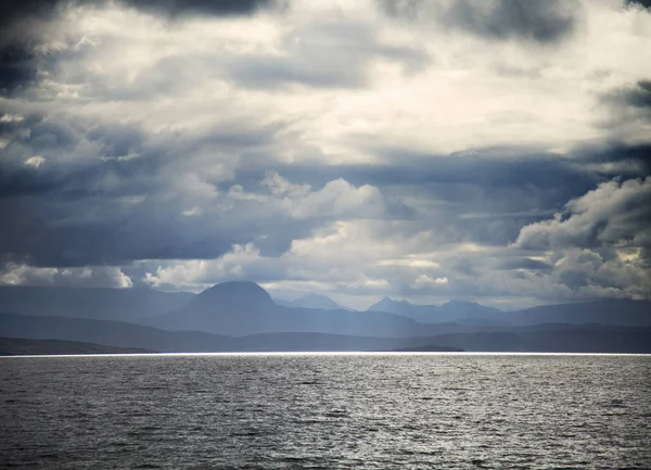 Nubes Tormenta Reúnen Sobre Lago Del Mar Highland Escocia —  Fotos de Stock