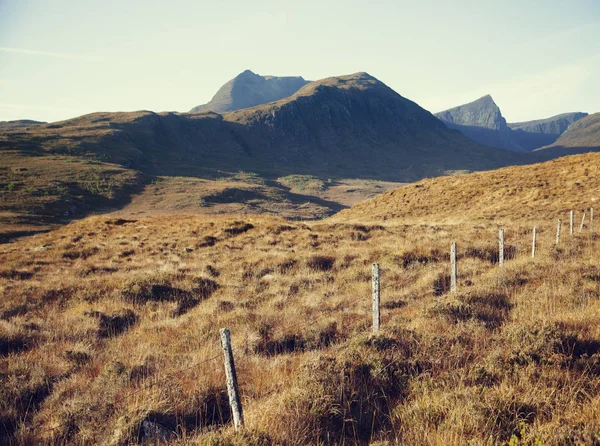 Krajobraz Górski Płotem Assynt Wyżyna Północno Zachodnia Szkocja Wielka Brytania — Zdjęcie stockowe