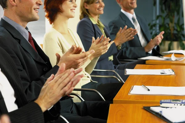 Empresarios Aplaudiendo Mano Fondo Concepto Negocio — Foto de Stock