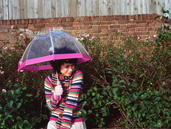 Mujer Con Paraguas Transparente —  Fotos de Stock