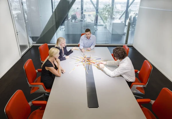 Kollegen Lösen Problem Konferenzraum — Stockfoto