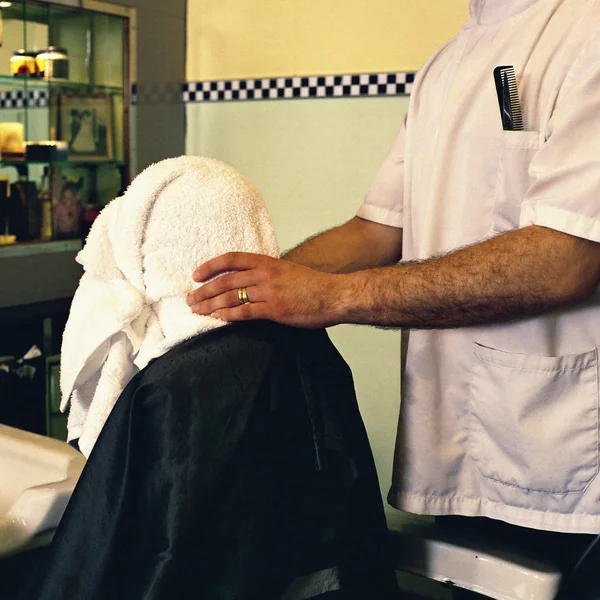 Barber Drying Boys Hair — Stock Photo, Image