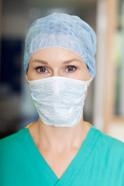 Жіночий Хірург Масці — стокове фото