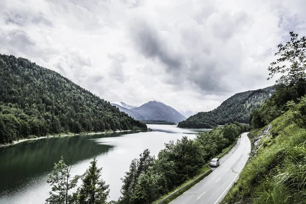 Uitzicht Rivier Bergen Verte Bad Tolz Beieren Duitsland — Stockfoto