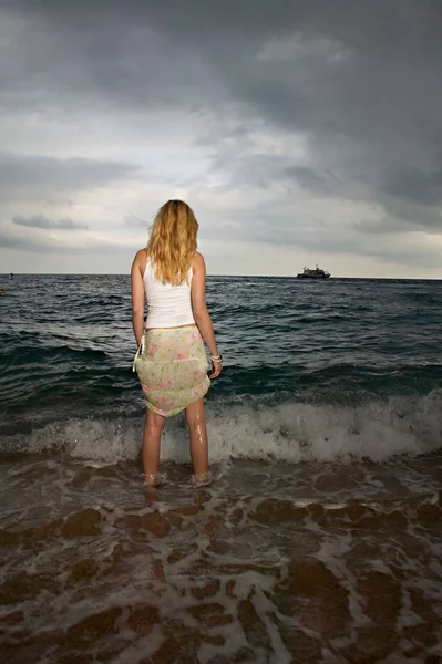 Woman Standing Sea — Stock Photo, Image