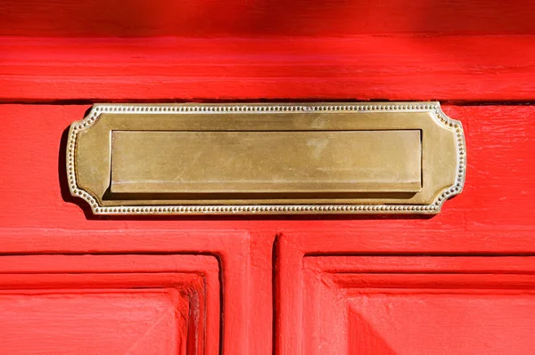 Brevlåda Röd Dörr — Stockfoto