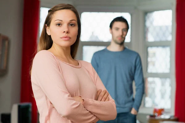 Portret Van Jong Stel Vrouw Die Armen Kruist — Stockfoto