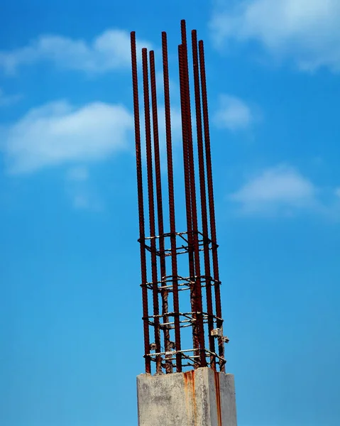 Rusting Metal Tyds Blue Sky — Stock fotografie