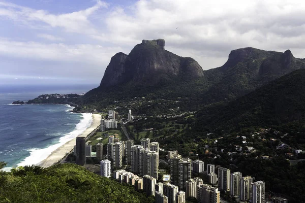 Sao Conrado kilátás a Pedra dois Irmaos, Rio de Janeiro, Brazília — Stock Fotó