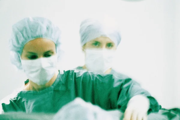 手術室の女性外科医 — ストック写真