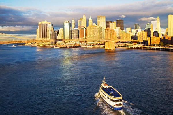 Ferry Acercándose Nueva York — Foto de Stock