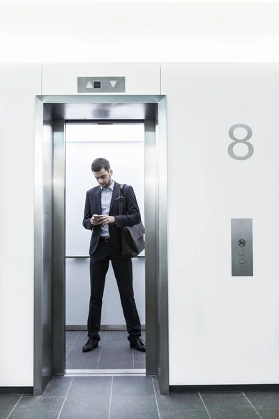 Homme Affaires Debout Dans Ascenseur — Photo