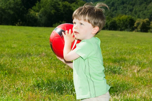Futbol Oynayan Çocuk Portre — Stok fotoğraf