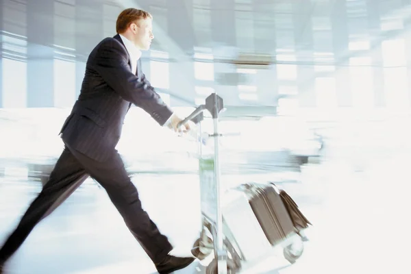 Guapo Joven Empresario Corriendo Terminal Del Aeropuerto — Foto de Stock