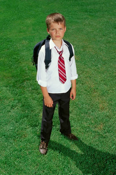 Schoolboy Gramado — Fotografia de Stock