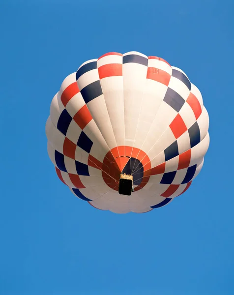 Balão Quente Sobre Céu Azul — Fotografia de Stock