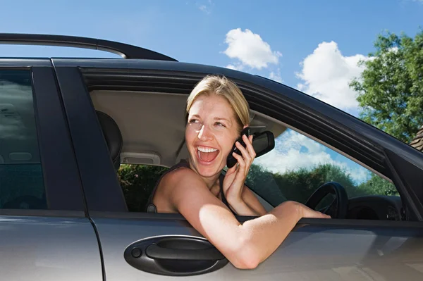 Woman Car Using Mobile Phone — Stock Photo, Image