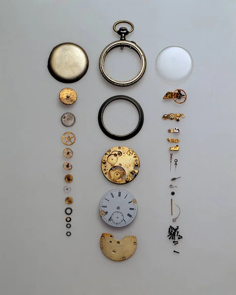 Partes de un reloj de bolsillo —  Fotos de Stock