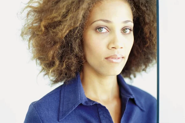 Retrato Hermosa Joven Mujer Negocios Blanco — Foto de Stock